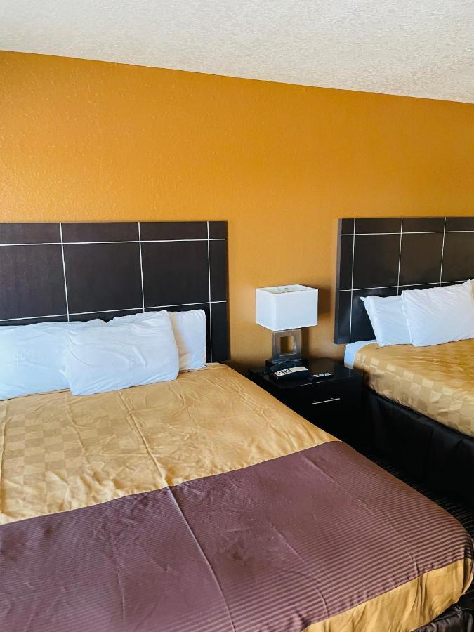Sona Inn Dilley ภายนอก รูปภาพ